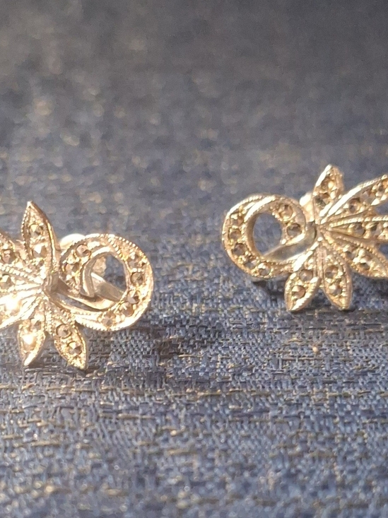 vintage costume Jewelry - Vintage Silver Tone Floral Leaf Screw Back/clip Earrings - Elegant Women Jewelry